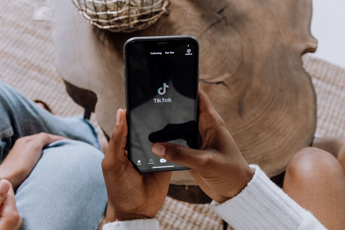 TikTok : Pourquoi faut-il se positionner en tant que marque sur la plateforme ? - agence tout sourire